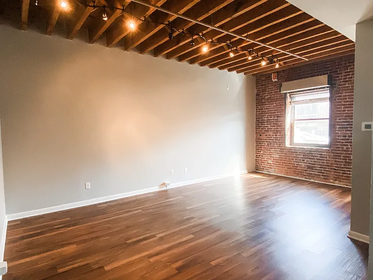 225 Arch St — Photo 9