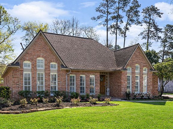 3rd image of 25722 Overlake Dr