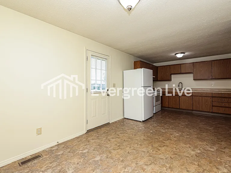 6240 Greenfield Way — Photo 7