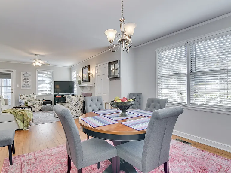 2631 Oakland Ave — Photo 13