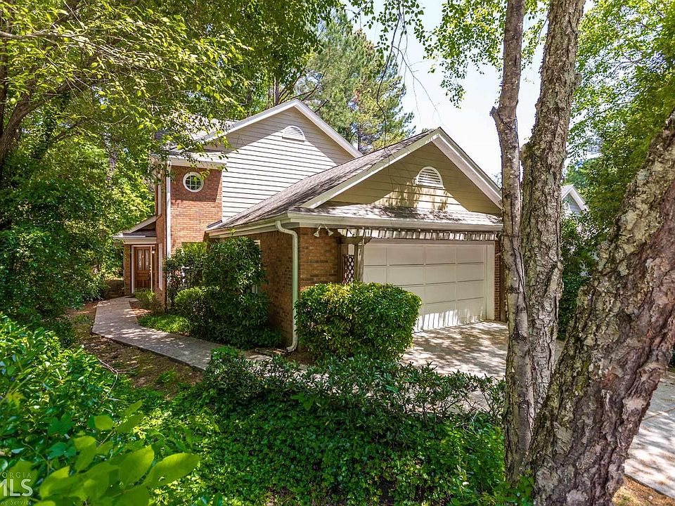 2nd image of 1017 Shady Valley Pl NE