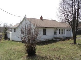 992 Chestnut St, Bourbon, MO 65441