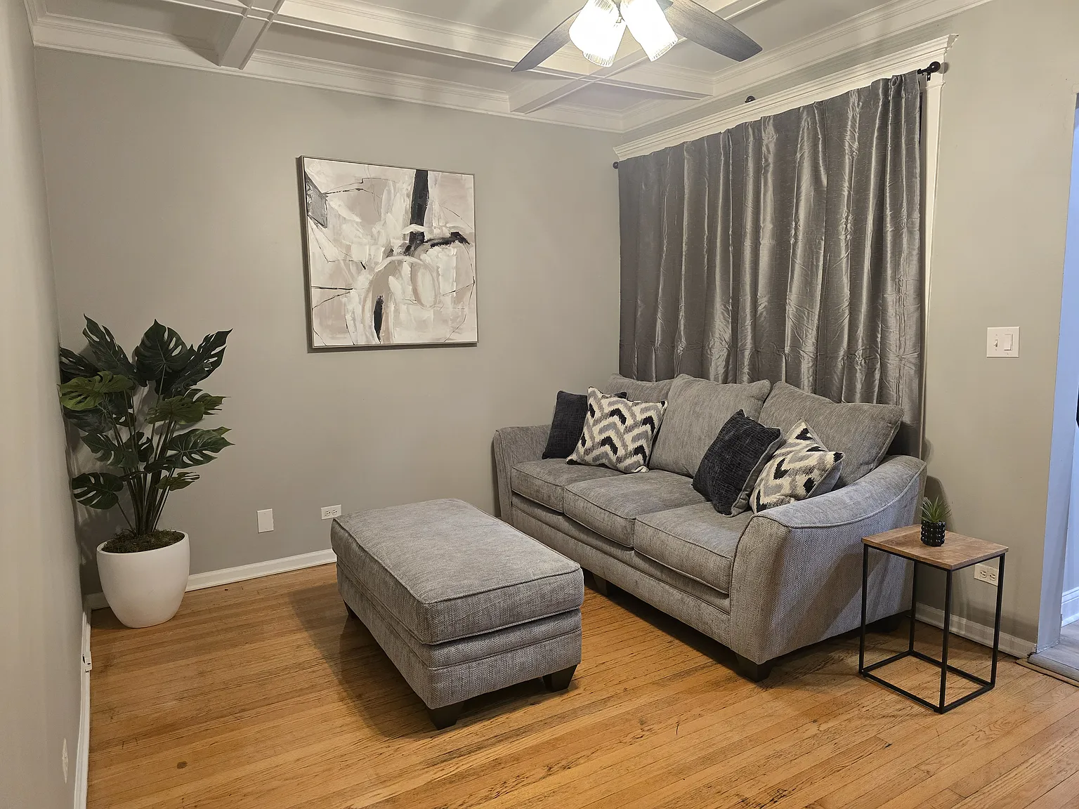3 bed, $2,400 — Photo 2