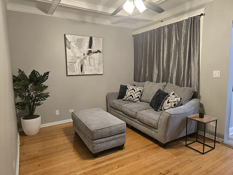 6102 S Ingleside Ave #3 — Photo 2