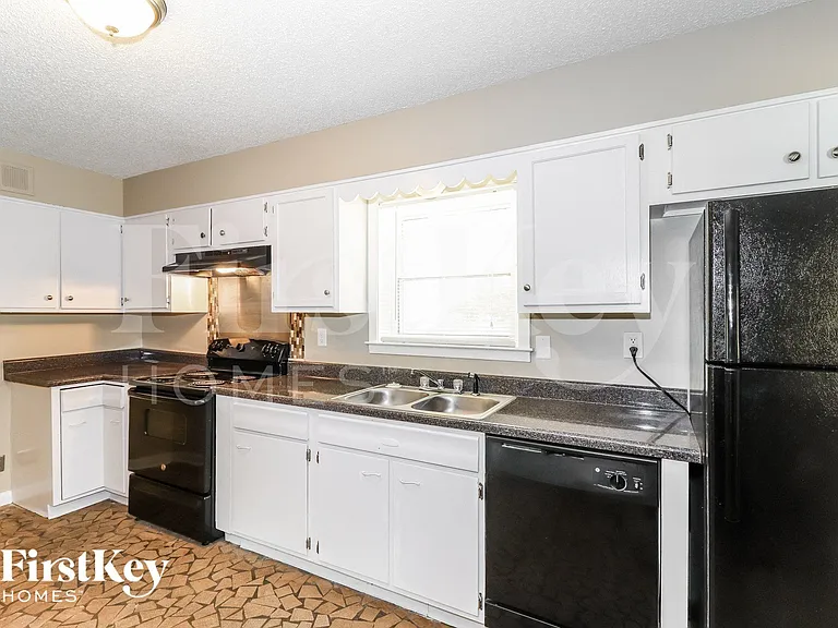 3500 Marietta Blvd — Photo 6