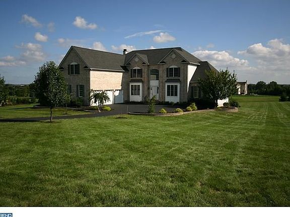 3rd image of 26 Claire Dr