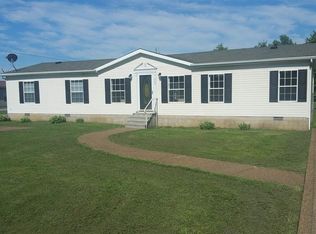 620 Union St, Morganfield, KY 42437