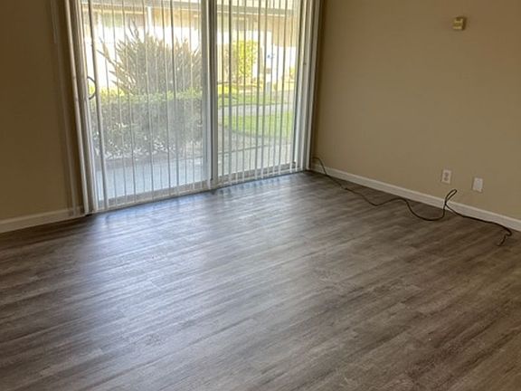 3rd image of 1698 Ontario Dr #2