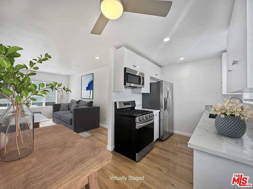 2 bed, 1.0 bath, 900 sqft, $2,495 — Photo 3