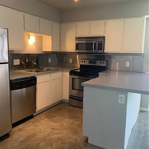 1013 W 23rd St #202 — Photo 1