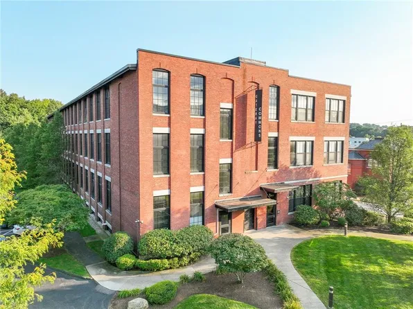 685 Social St APT 201, Woonsocket, RI 02895