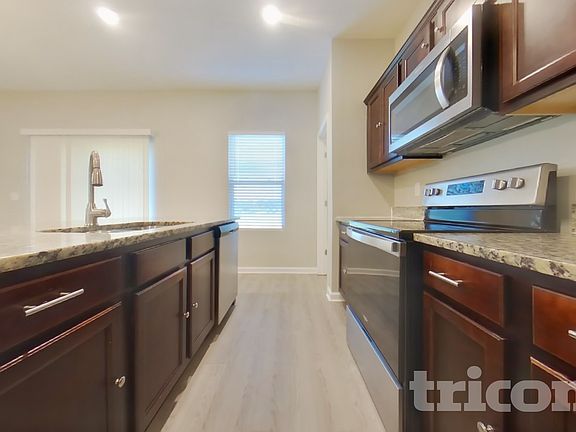 5th image of 15619 Merlin Ave