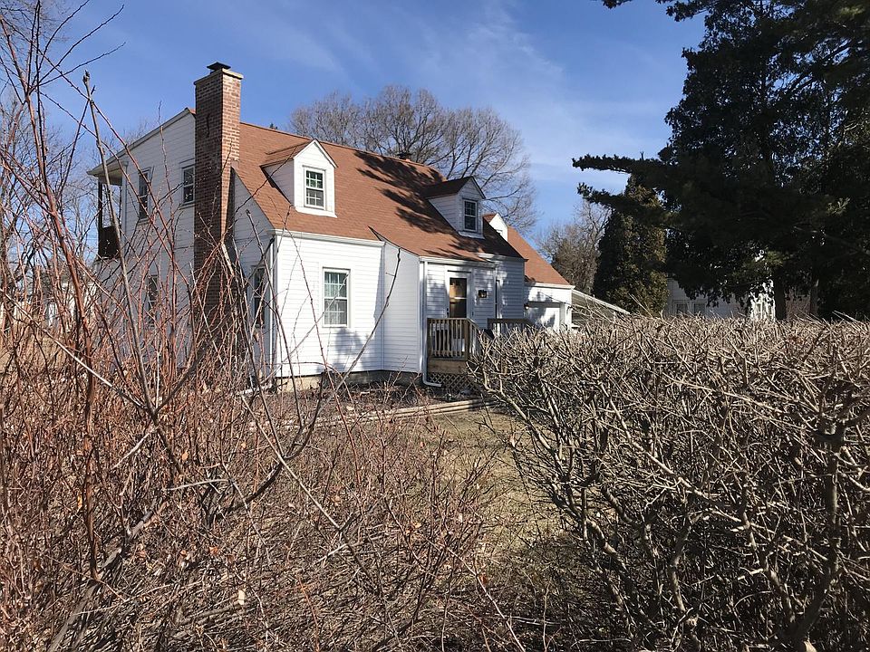 1st image of 1672 Lunt Ave