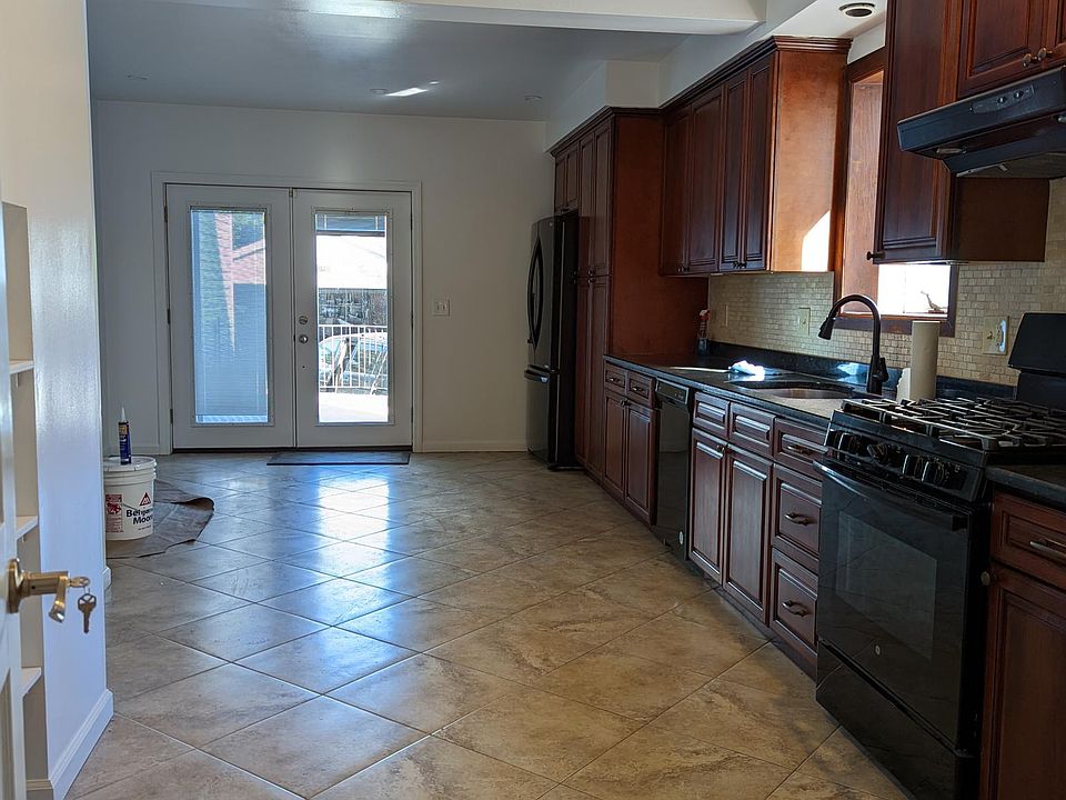 1st image of 25 Parkview Ave #1A