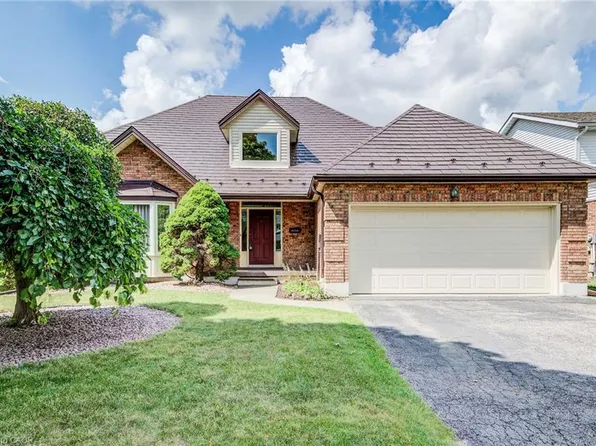 323 Auburn Dr, Waterloo, ON N2K 3E1