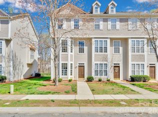 8131 Kings Creek Dr, Charlotte, NC 28273