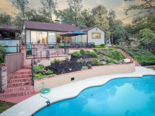 10529 Oak Dr, Grass Valley, CA 95949