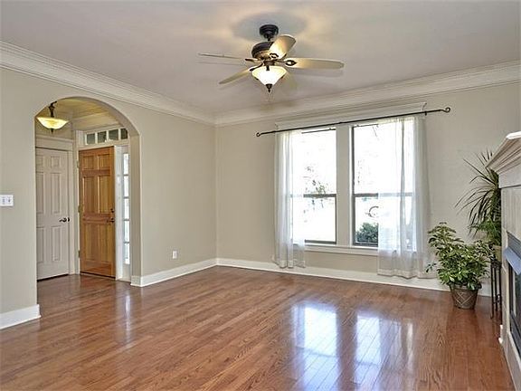 3rd image of 3701 Robinson Ave