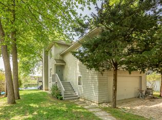 77 Lake Dr, Southampton, NY 11968