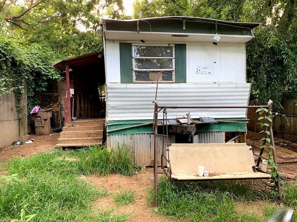 2nd image of 2213 Fox Ave