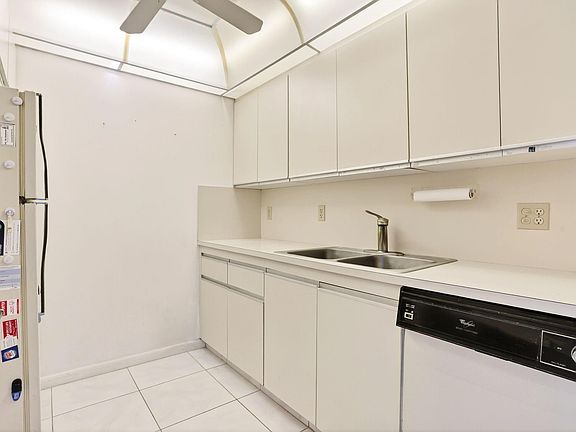 2nd image of 3401 Bimini Lane #H1