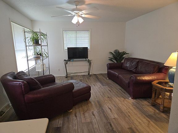 3rd image of 15 Tonto Cir