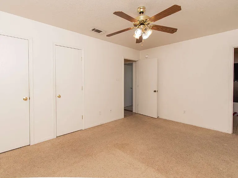 609 Bermuda #A — Photo 14