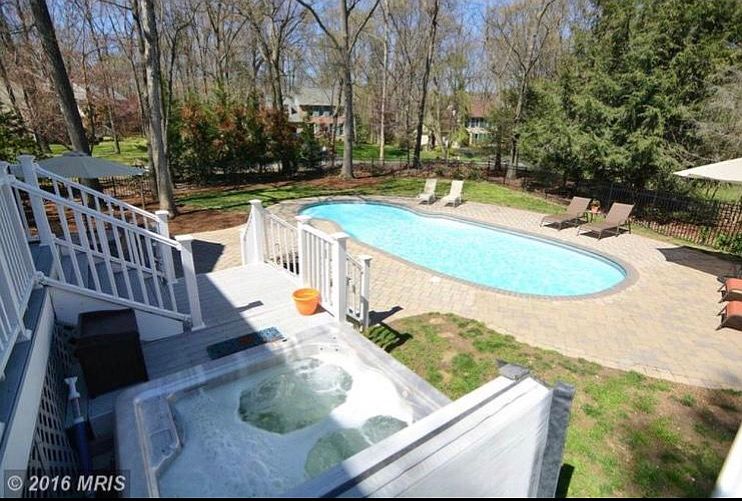 1st image of 211 Ambleside Dr