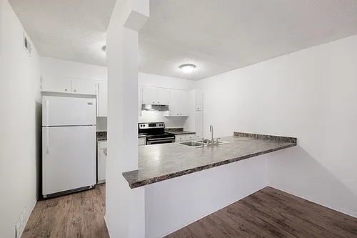 404 E Park Ave Photo 1