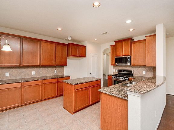 5th image of 15503 Huddleston Dr