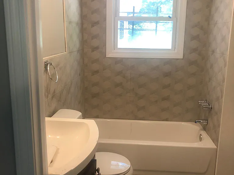 668 Charlotte Pl NW #A — Photo 9