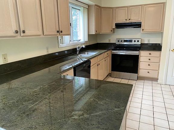 5th image of 1032 Birchwood Dr