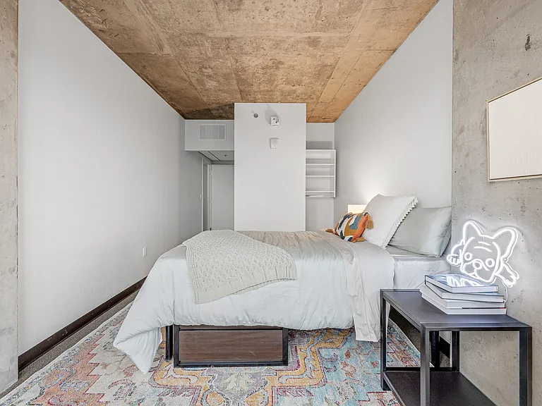 Vista Student Living- Rent by the Room — Photo 11