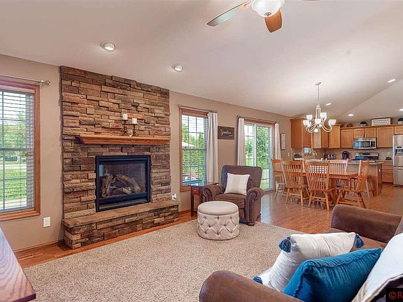 5th image of 108 Grovebrook Dr