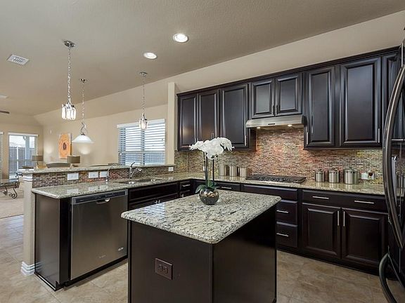 4th image of 700 Kinghaven Dr