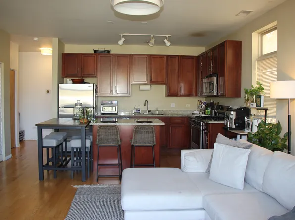 2923 N Clybourn Ave Unit 303, Chicago, IL 60618