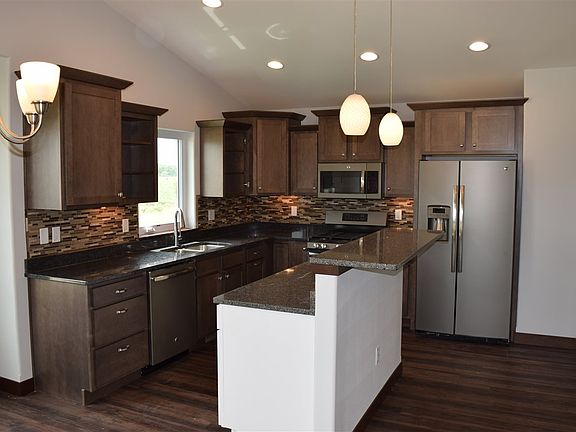 2nd image of 600 Bainberry St