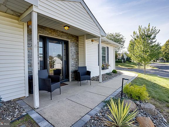 5th image of 2 Waterwheel Ct