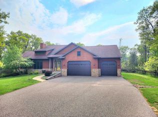 N7193 Timber Ridge Ln, Mauston, WI 53948