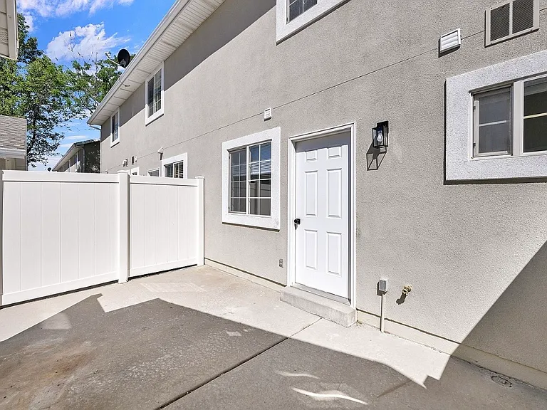 1348 E 6125 S — Photo 27