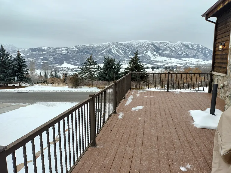 Beautiful Mountain Views overlooking Pineview Reservoir, Nordic Valley and the Wolf Creek Golf course which is located one street away from the nineth hole.