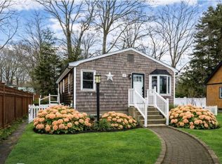 327 Beachwood Dr, Warwick, RI 02818