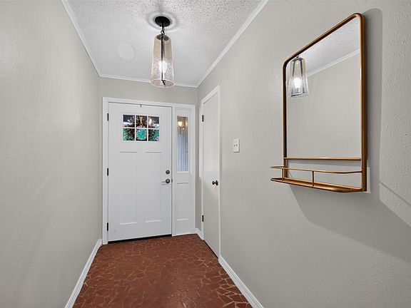 3rd image of 804 Princesa Dr
