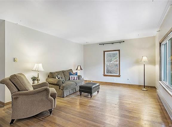 3rd image of 224 Barker Ave