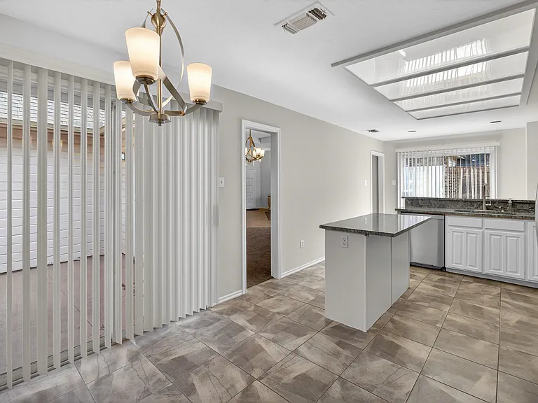 1009 McCoy Dr — Photo 11