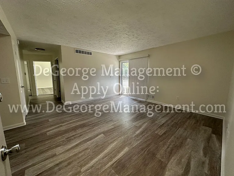 Pine Ridge Apartments — Photo 10