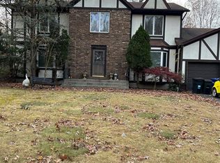 2 Bolger Ln, Airmont, NY