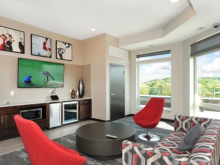 Red44 Luxury Apartments | Specials Available — Photo 7
