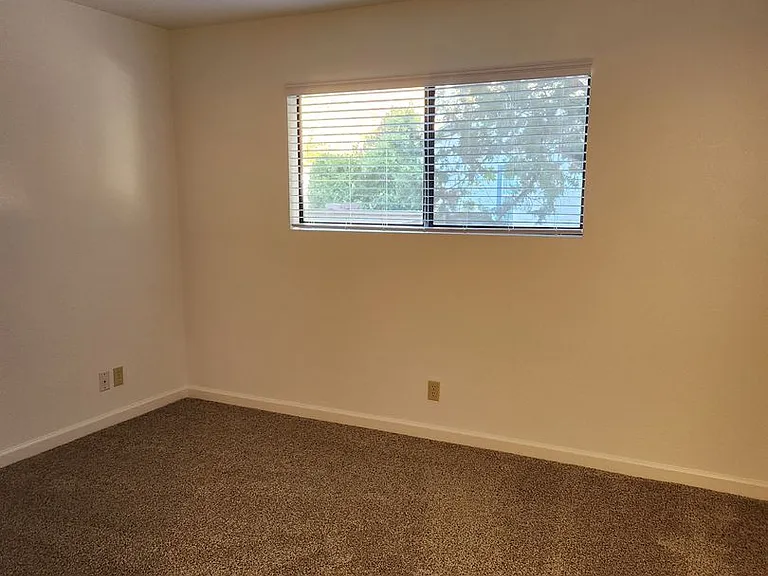 760 W Pine St — Photo 11