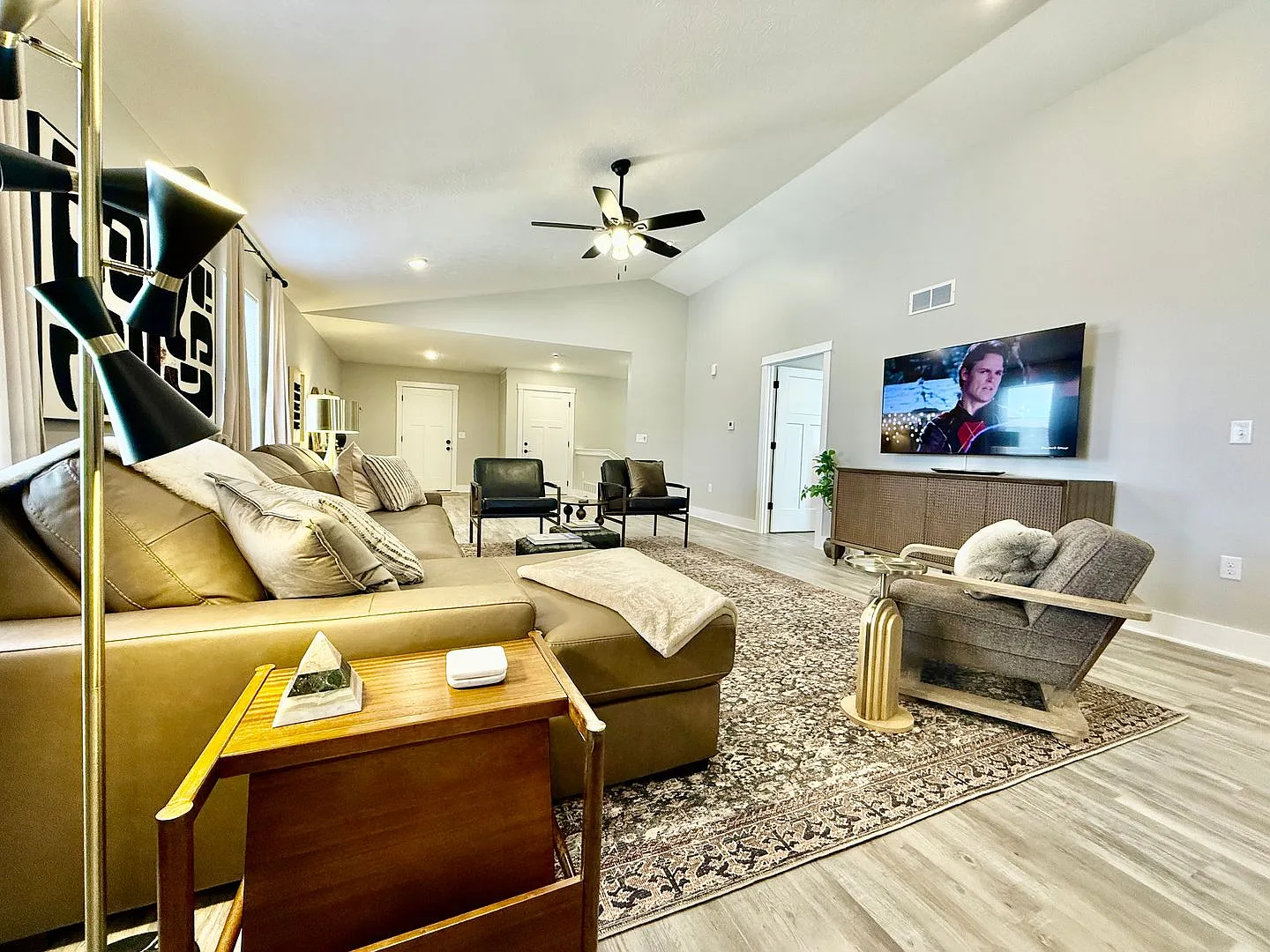 New 5BR Retreat With Hot Tub 2 Living Areas WC, OH — Photo 2